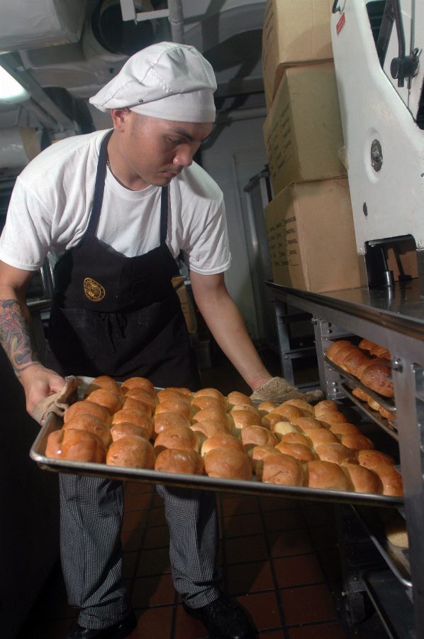Broodproductie medewerkers / Bread makers / Производители на хляб
